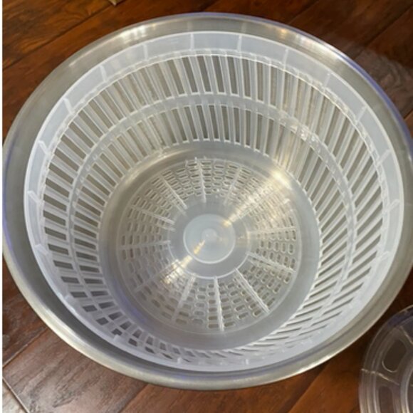 Cook's large stainless steel salad spinner.  ( new with box) - Picture 3 of 11